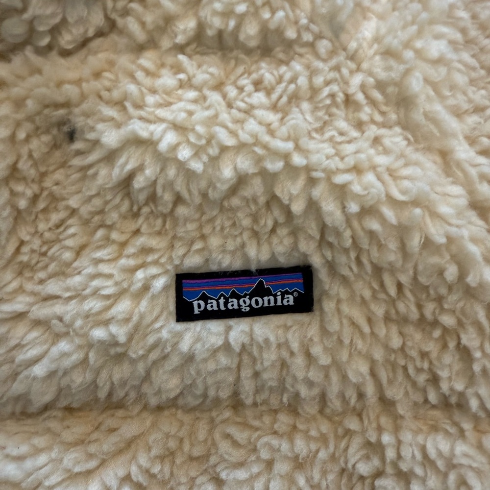 Patagonia Womans Fluffy Cream Puffer Jacket - Picture 2 of 6